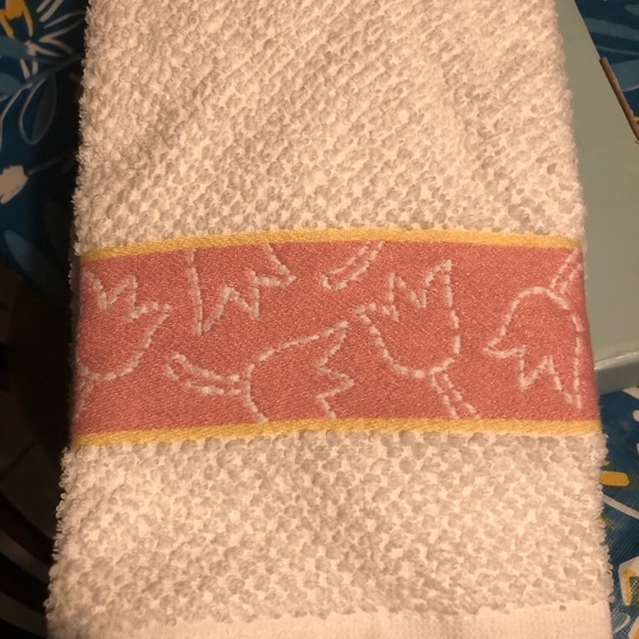 BNWT Easter/Spring Kitchen Towels- Set of 2 - Picture 1 of 3